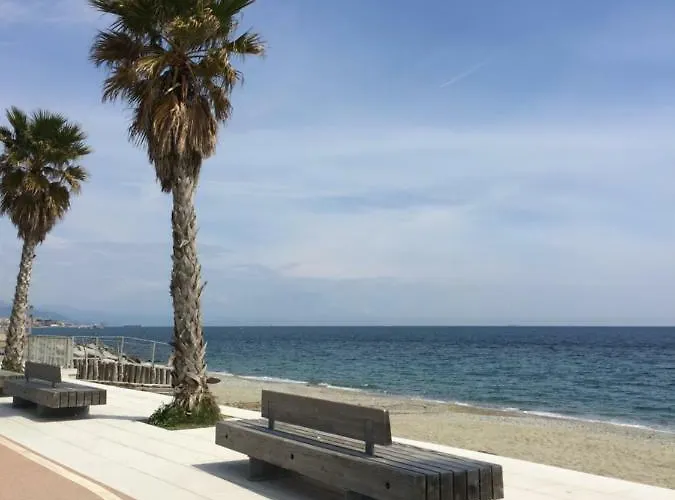 בית נופש Sea And Sun - *